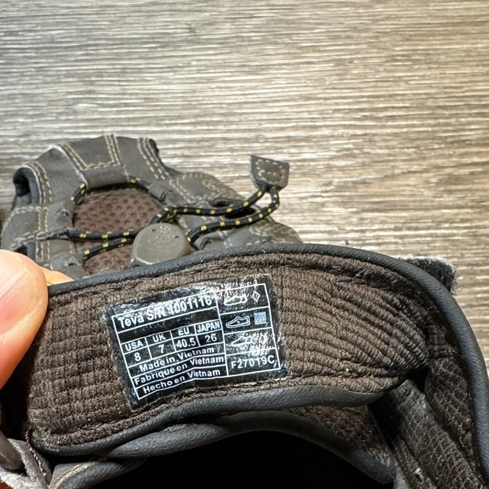 Teva men’s Sandals size 8 (s99)